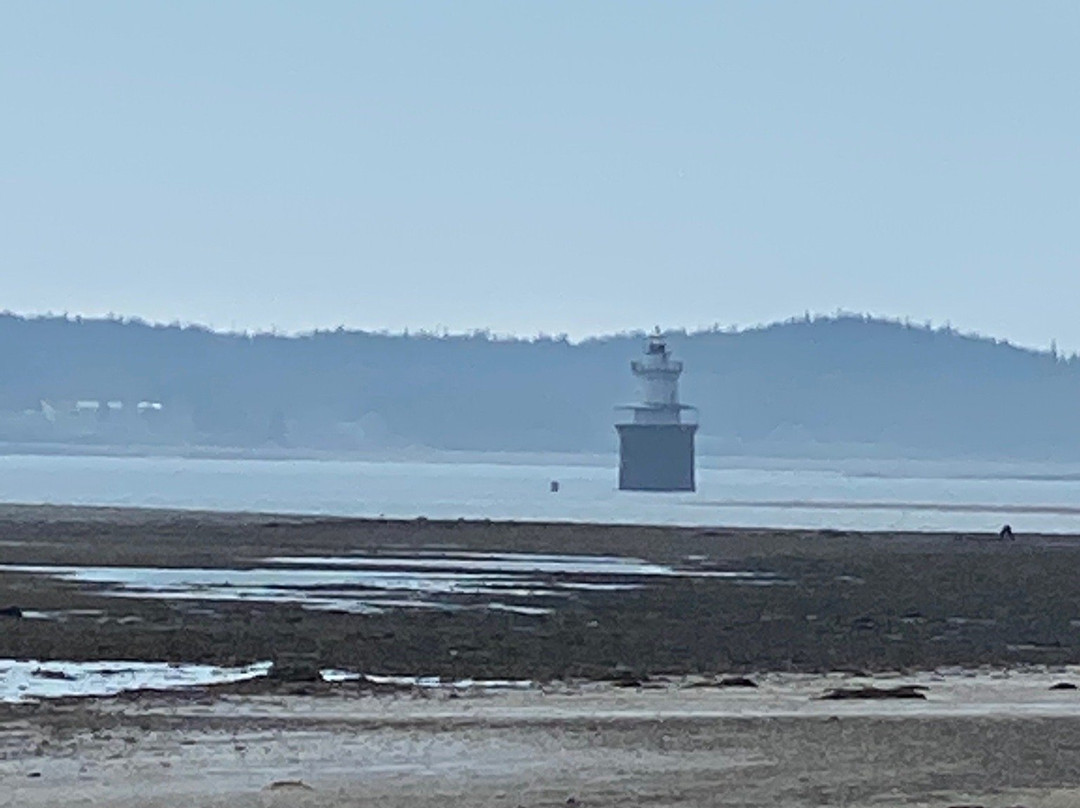 Mowry Beach Preserve景点图片