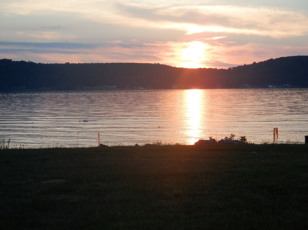 Beach Inn Motel On Munising Bay主图