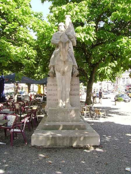 Monument au 4ème Régiment de Lanciers景点图片