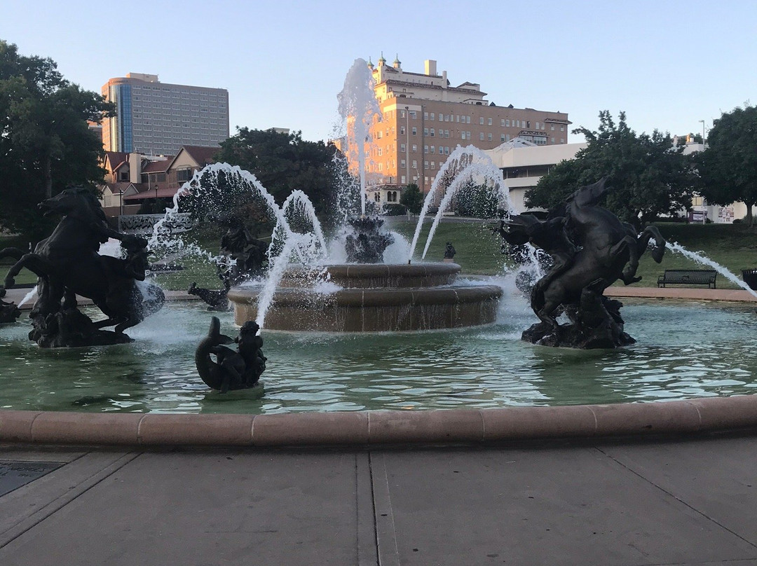 J.C. Nichols Memorial Fountain景点图片