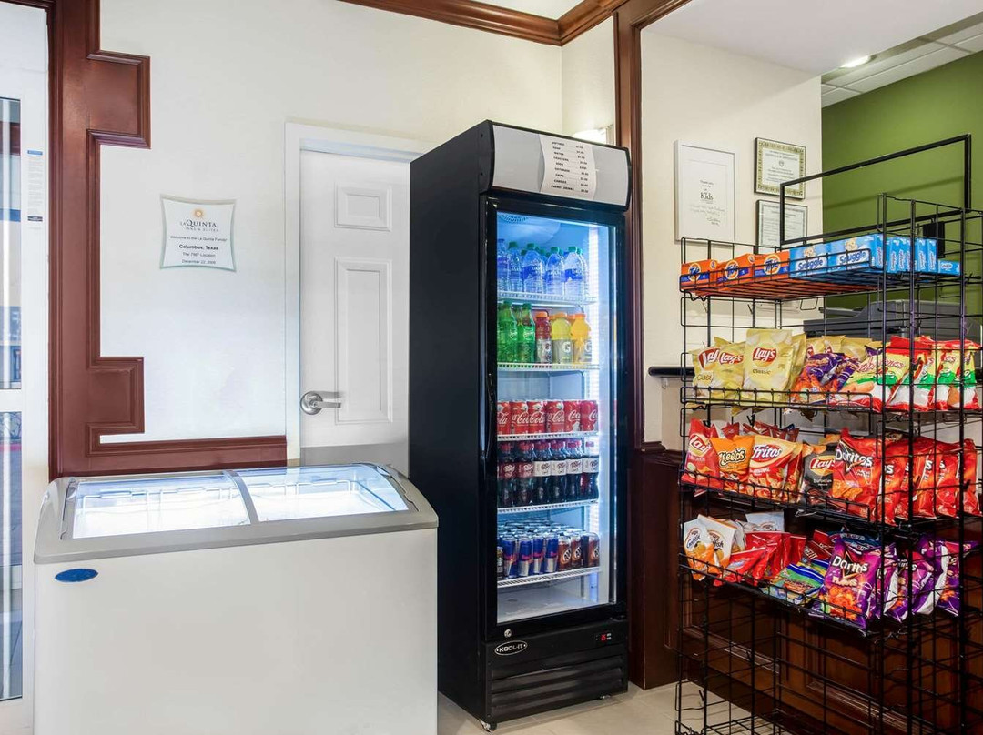 La Quinta Inn Suites By Wyndham Columbus TX主图