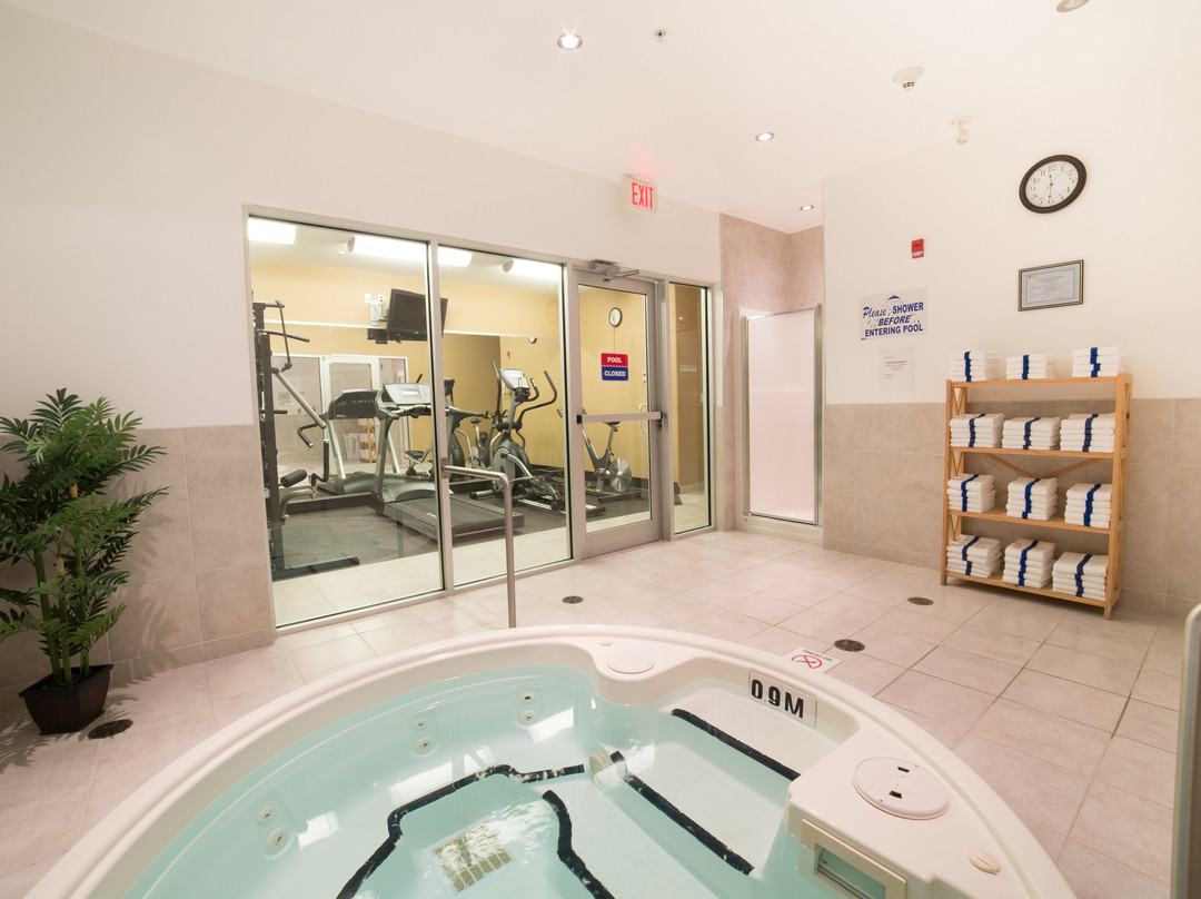 Holiday Inn Express & Suites Whitecourt Southeast By IHG主图