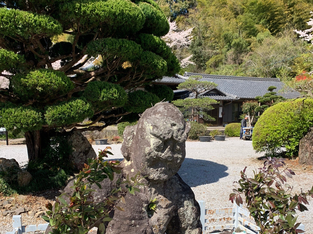 Kihara Stone Statues景点图片