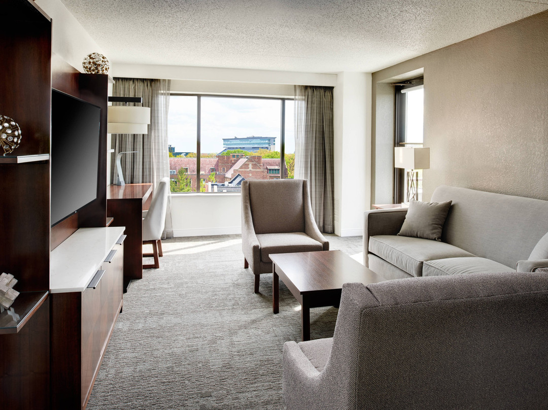 东兰辛大学广场万豪酒店主图