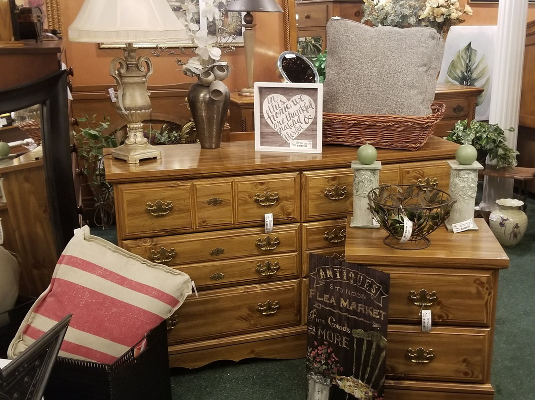 My Sister and Me Upscale Consignment-Fenton必去景点