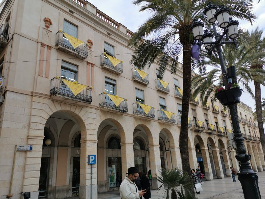 Plaça de la Vila-比利亚努埃瓦－赫尔特鲁必去景点