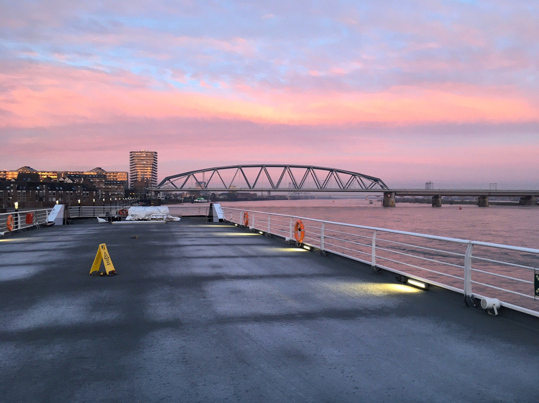 Landhoofd Spoorbrug Nijmegen景点图片