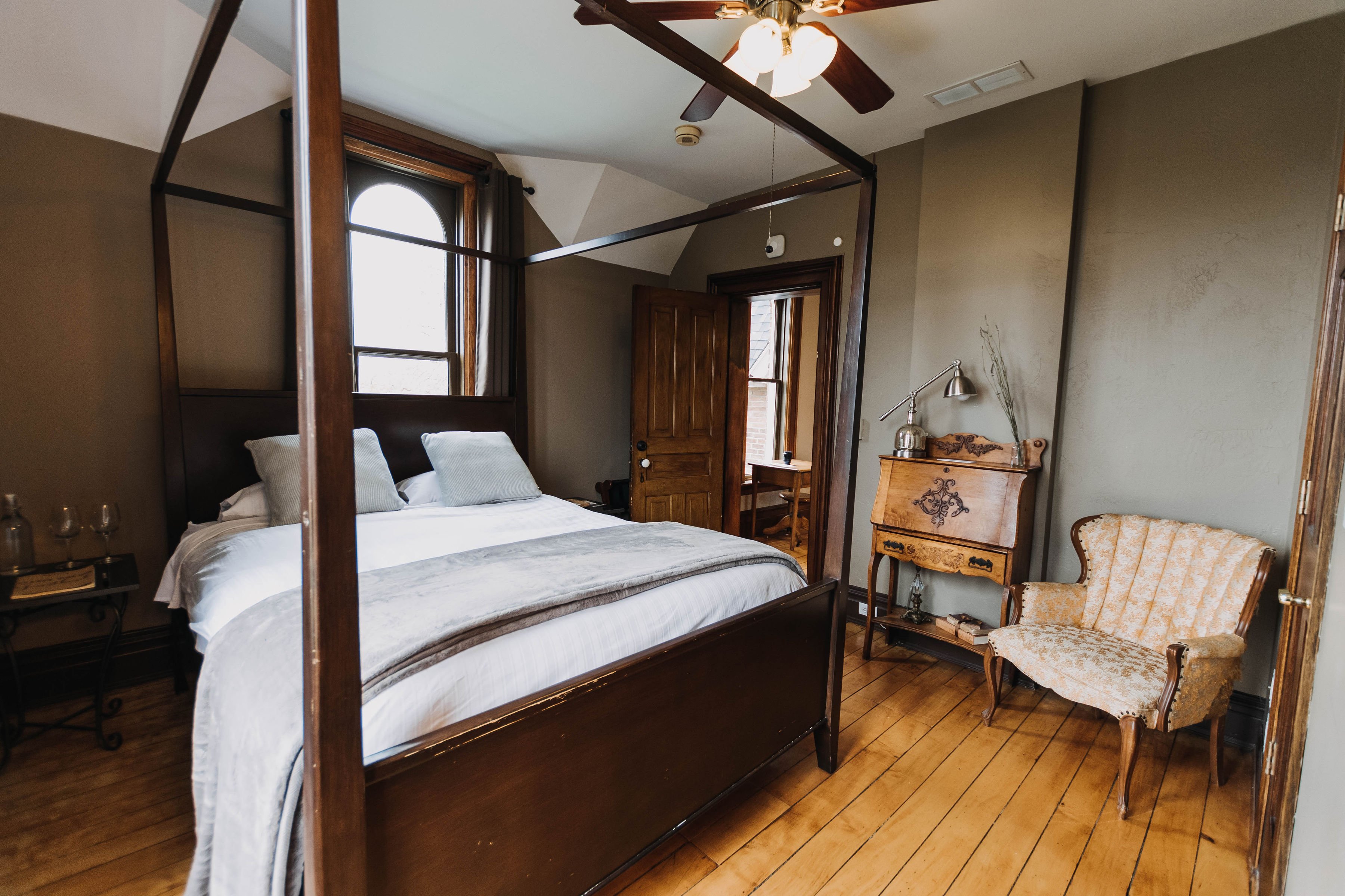 Iron Kettle Bed and Breakfast-官方