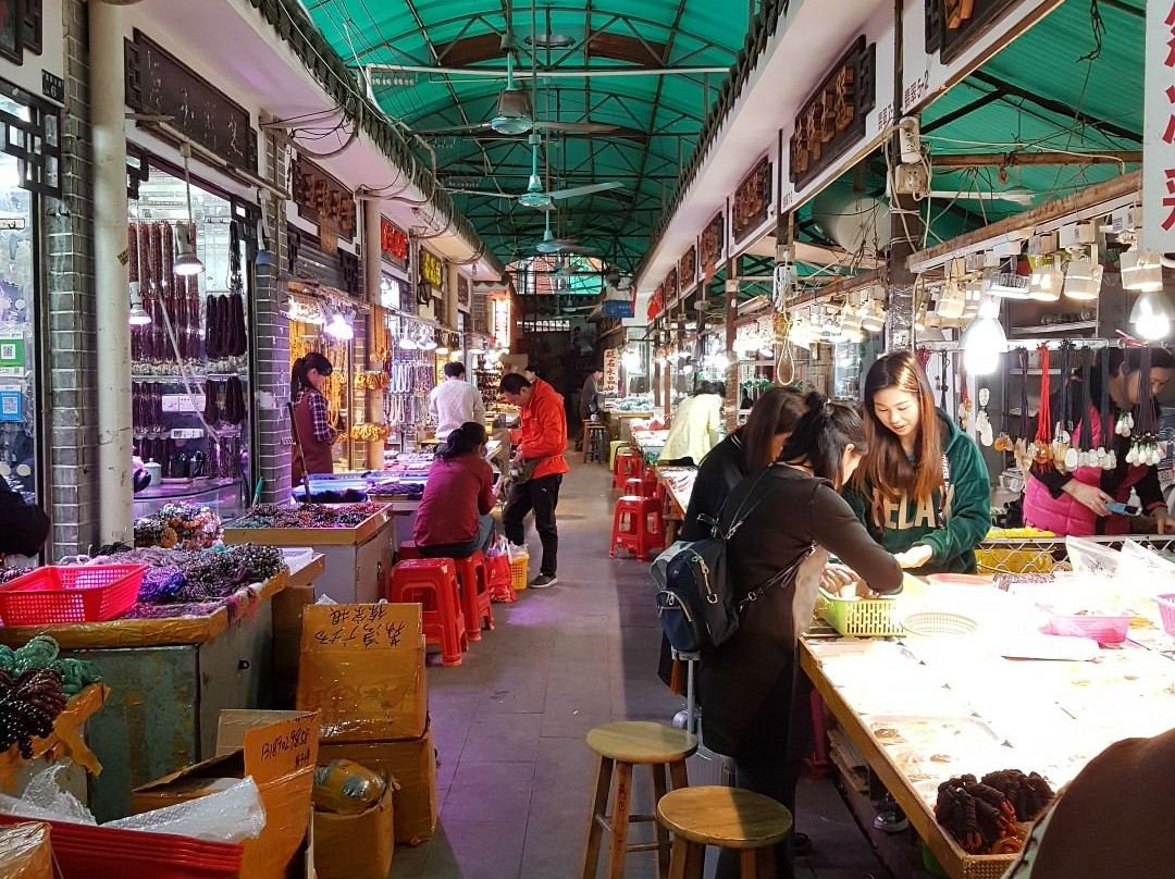 华林寺玉器一条街-广州市必去景点