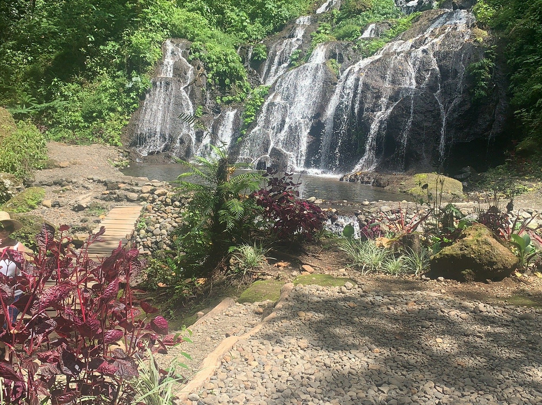 Pucak Manik Waterfall景点图片
