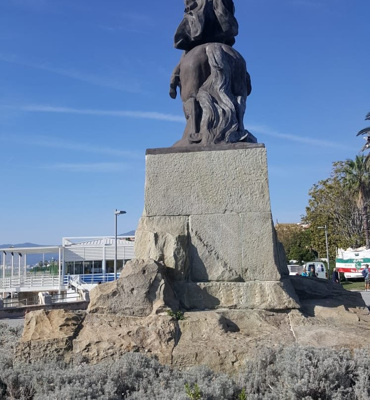 Monumento a Garibaldi-萨沃纳必去景点