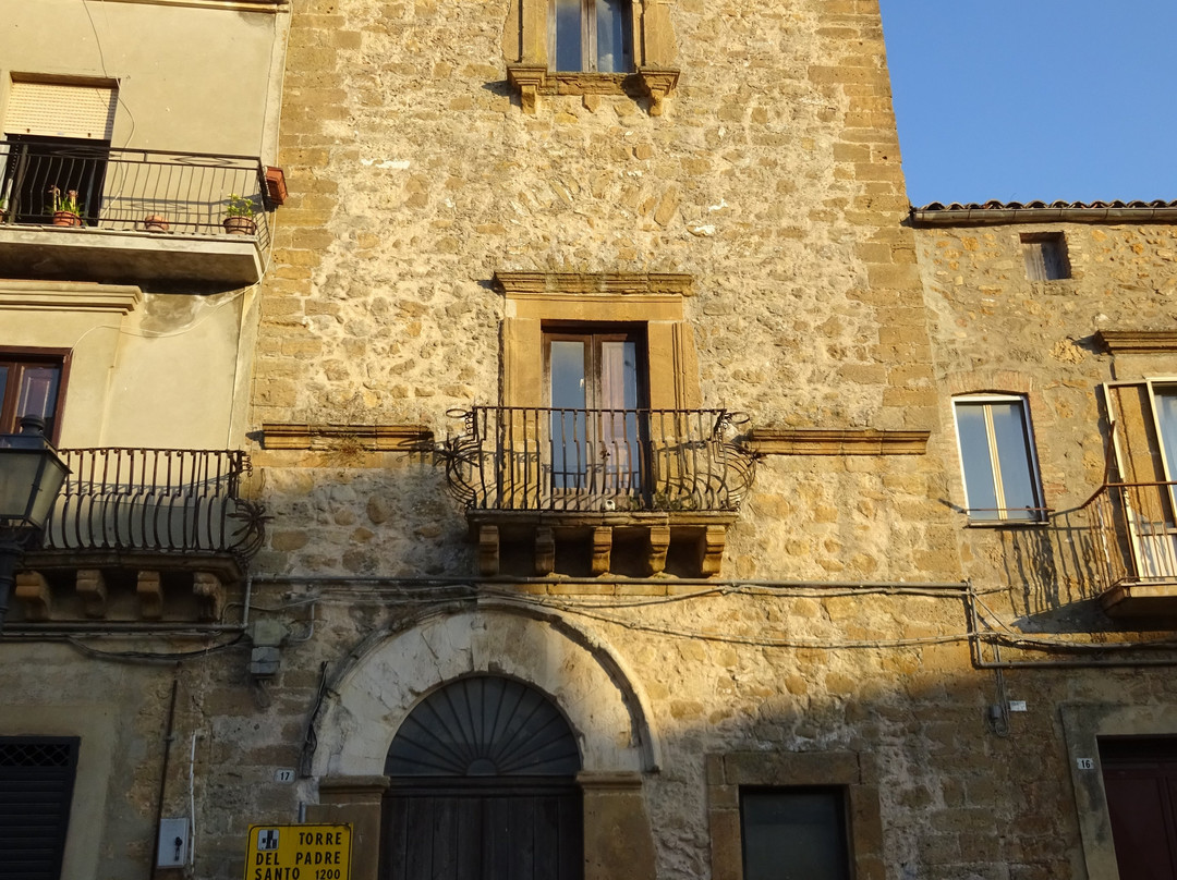 Torre del Padre Santo-皮亚扎－阿尔梅里纳必去景点