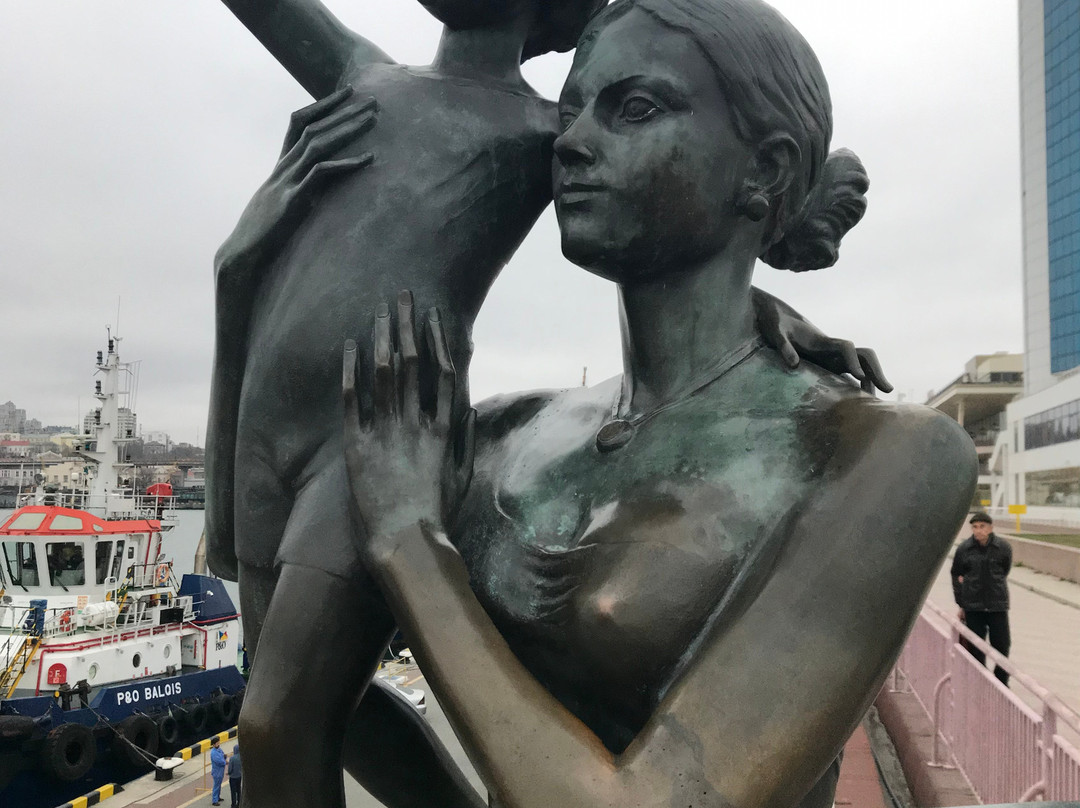 Sailor`s Wife Monument-敖德萨必去景点