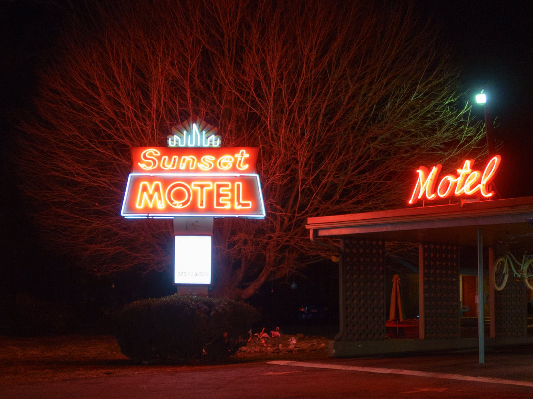 The Sunset Motel主图