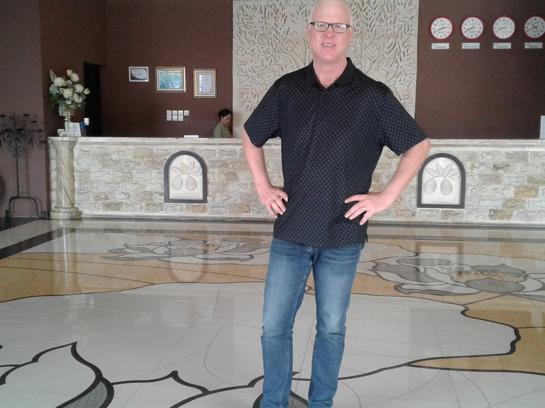 奥利弗酒店主图