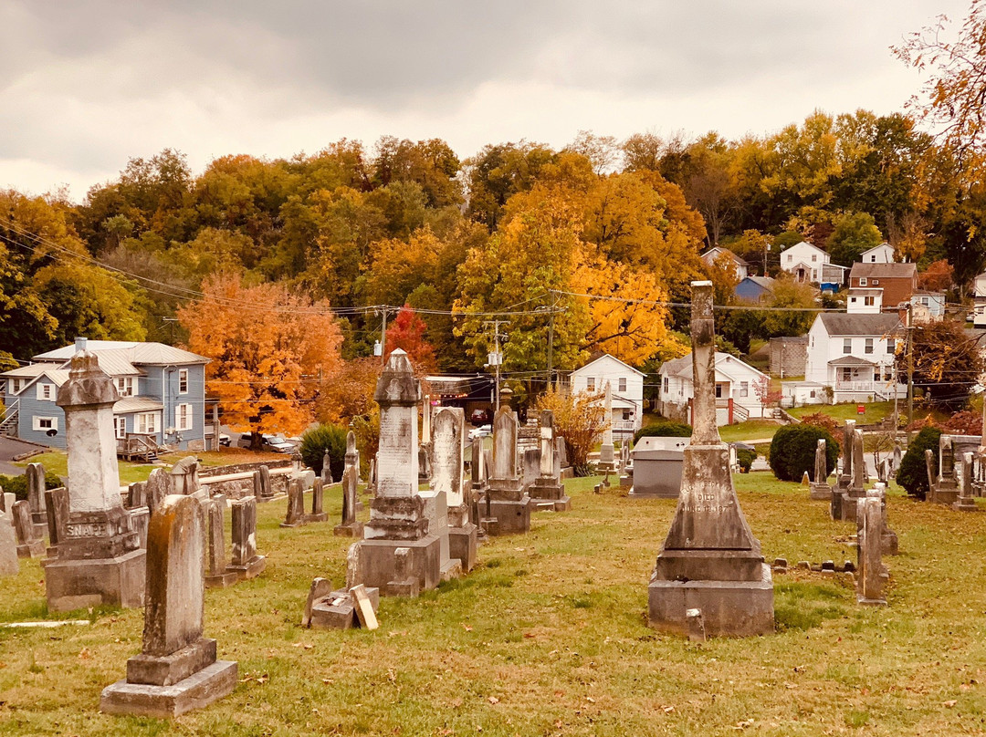 Thornrose Cemetery景点图片