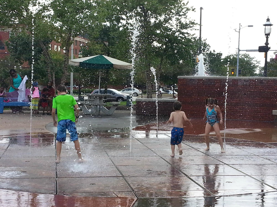 Cuyahoga Falls旅游景点-Falls River Square