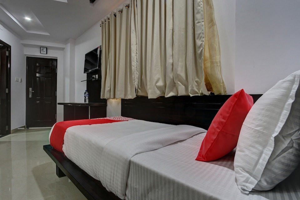 OYO 28701 Sri Sai Guru Comforts主图