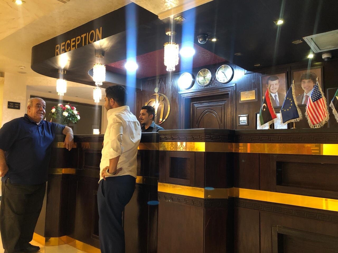 Rest Hills Hotel主图