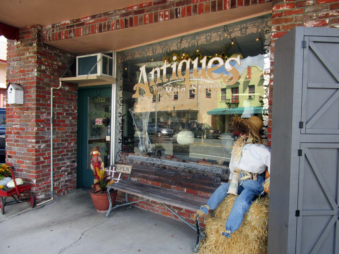 Antiques on the Main Street景点图片