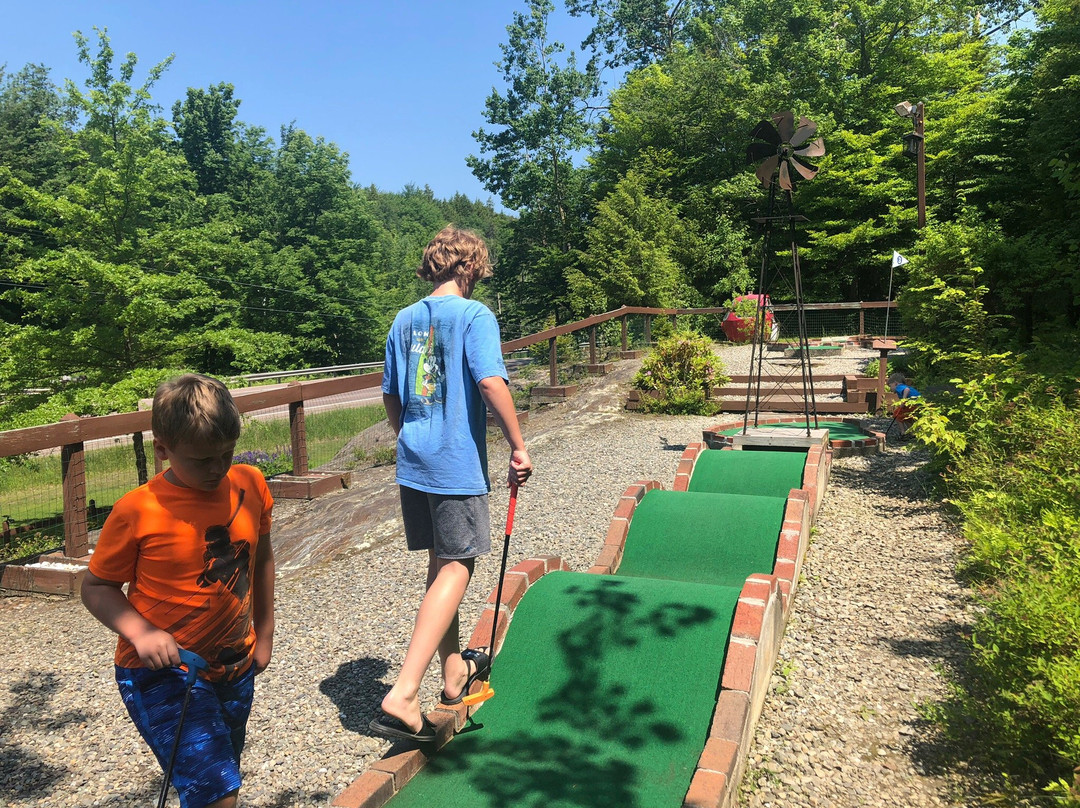 Moretown旅游景点-Lots-O-Balls Mini-Golf