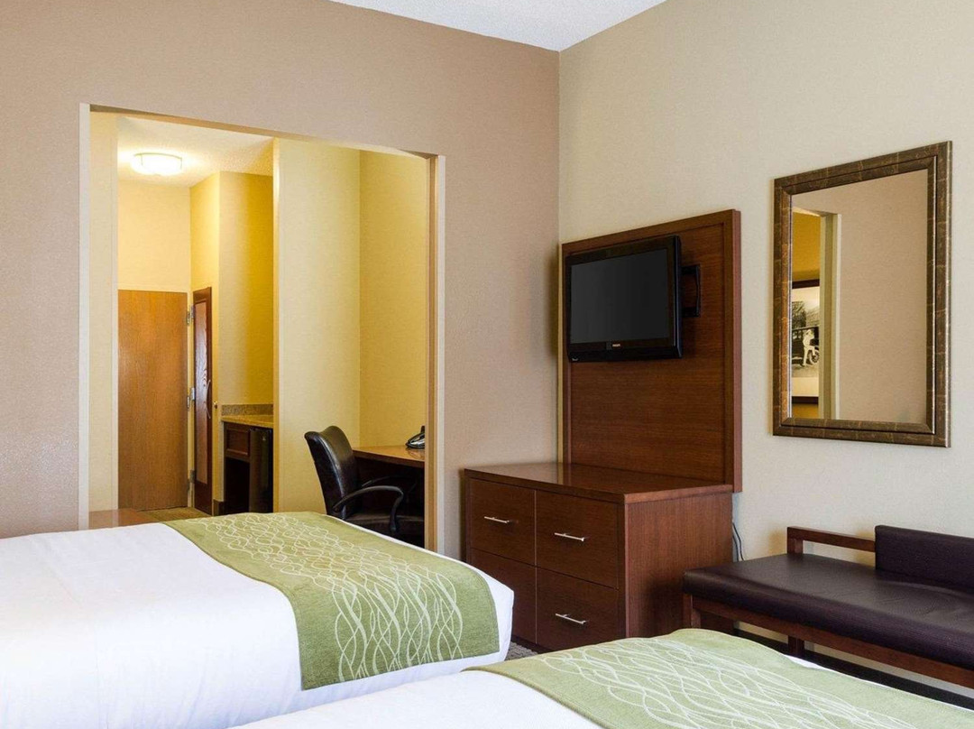 Russell Inn & Suites主图