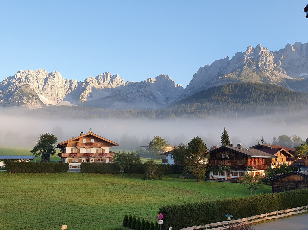 Adelsbergers Bergland主图