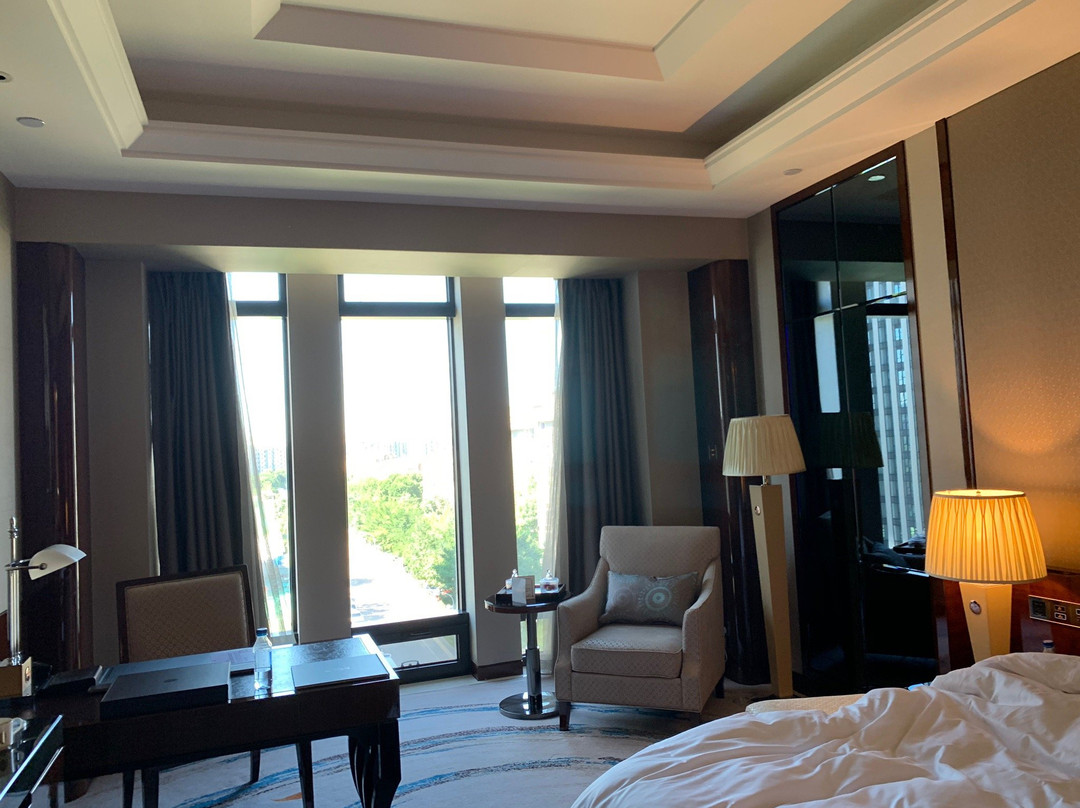 朝林松源酒店主图