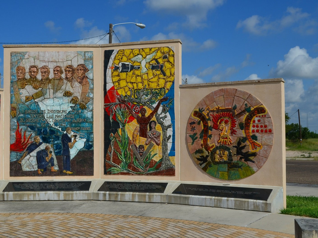 The Centennial Park Mural & Plaza-Harlingen必去景点