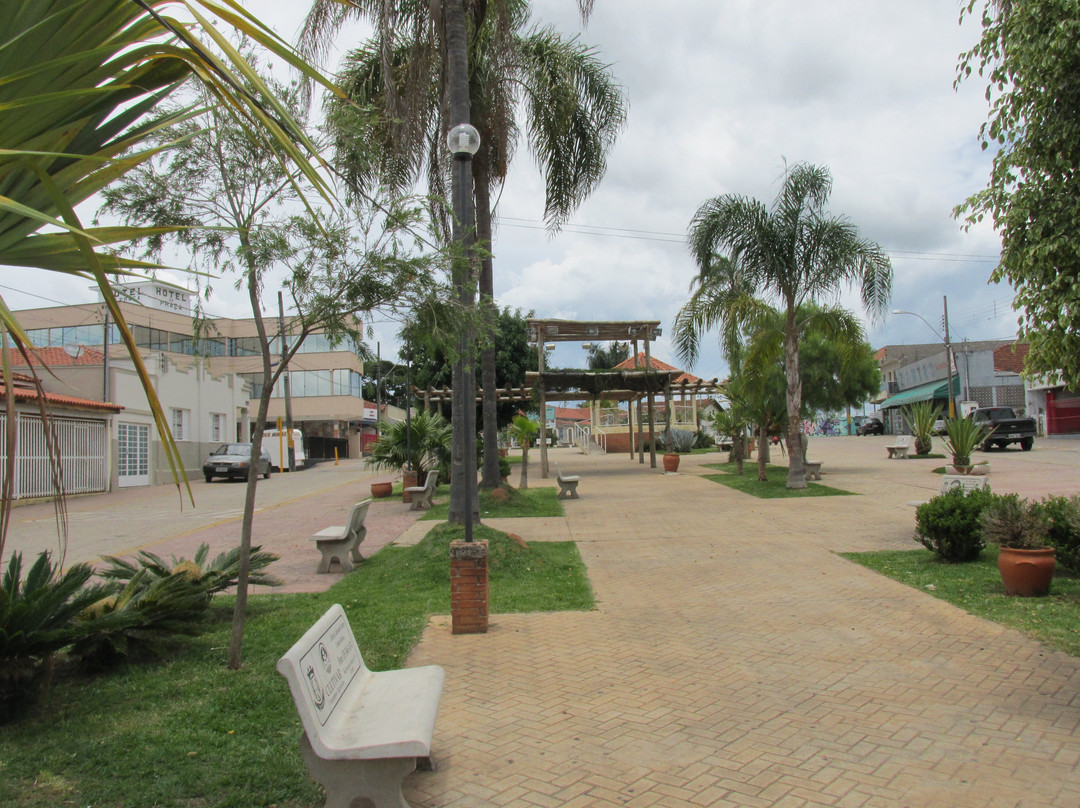 Prça Virgílio de Melo Franco-Bueno Brandao必去景点
