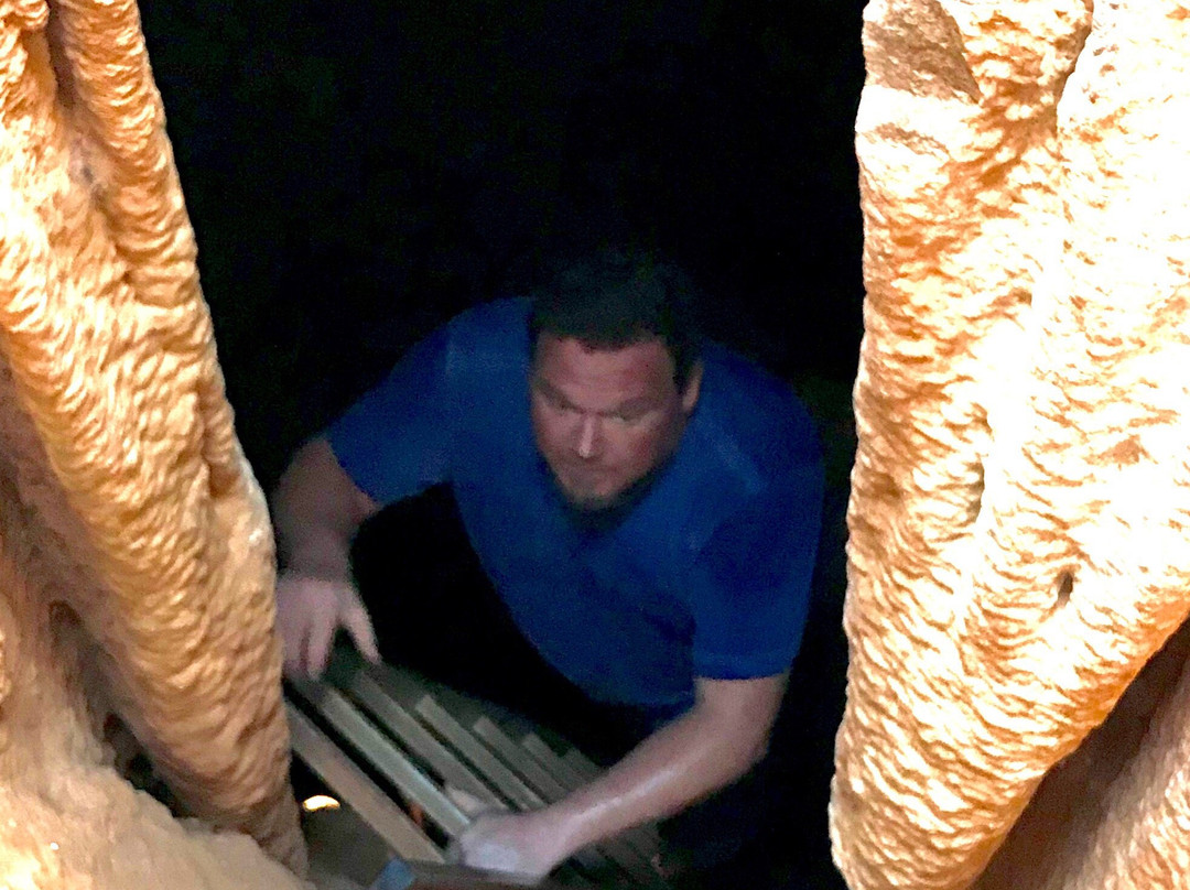 Samonas Cave-Samonas必去景点