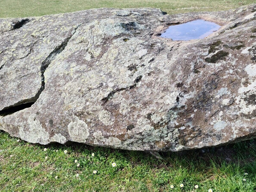 Dolmen De La Cave Aux Fées景点图片