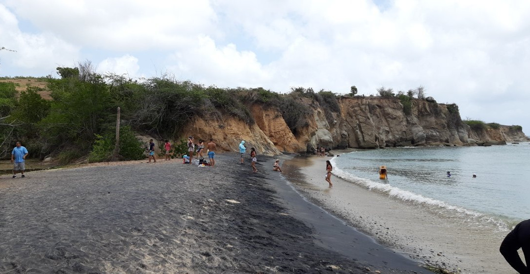 Black Sand Beach景点图片