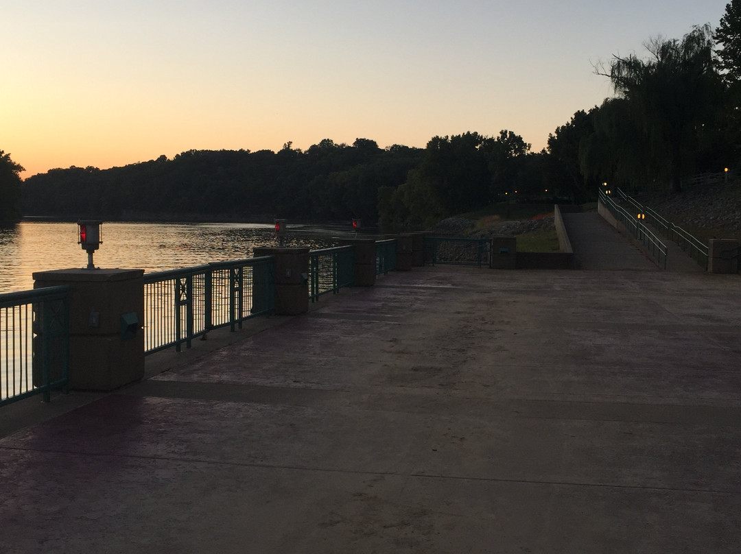 McGregor Park Riverwalk-克拉克斯维尔必去景点