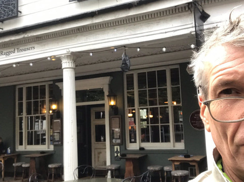 The Ragged Trousers Bar-皇家滕布里奇韦尔斯必去景点