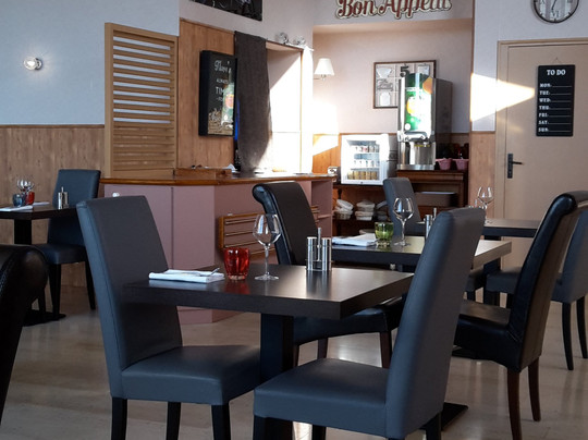 勃艮赌场酒店主图