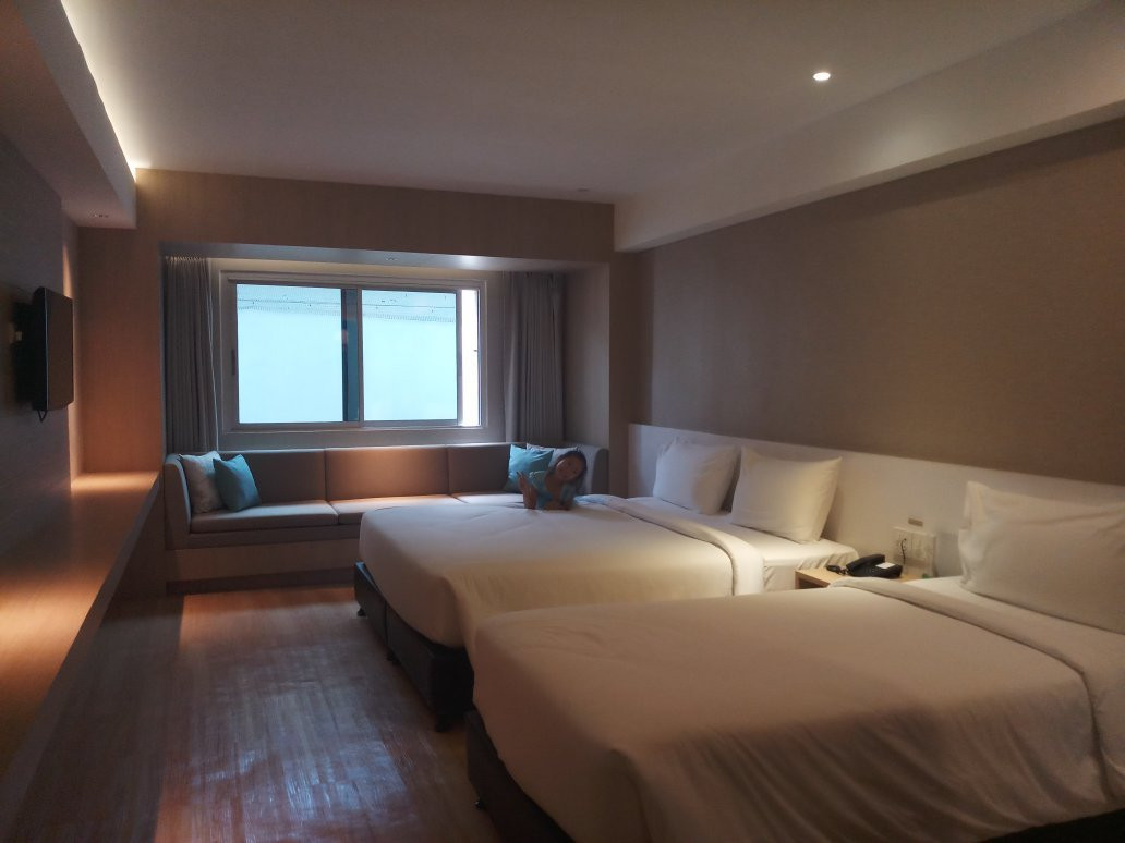 罗勇金色城市酒店主图