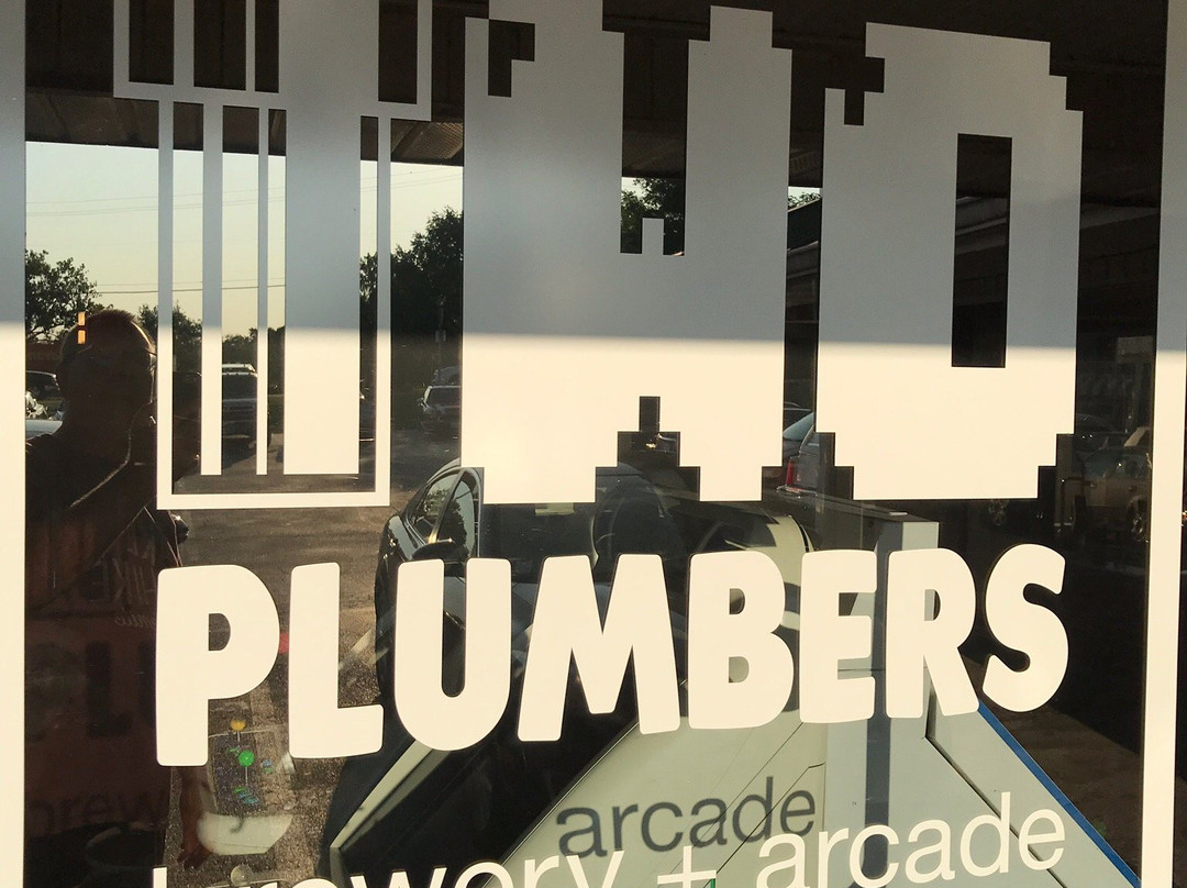 Two Plumbers Brewery and Arcade景点图片