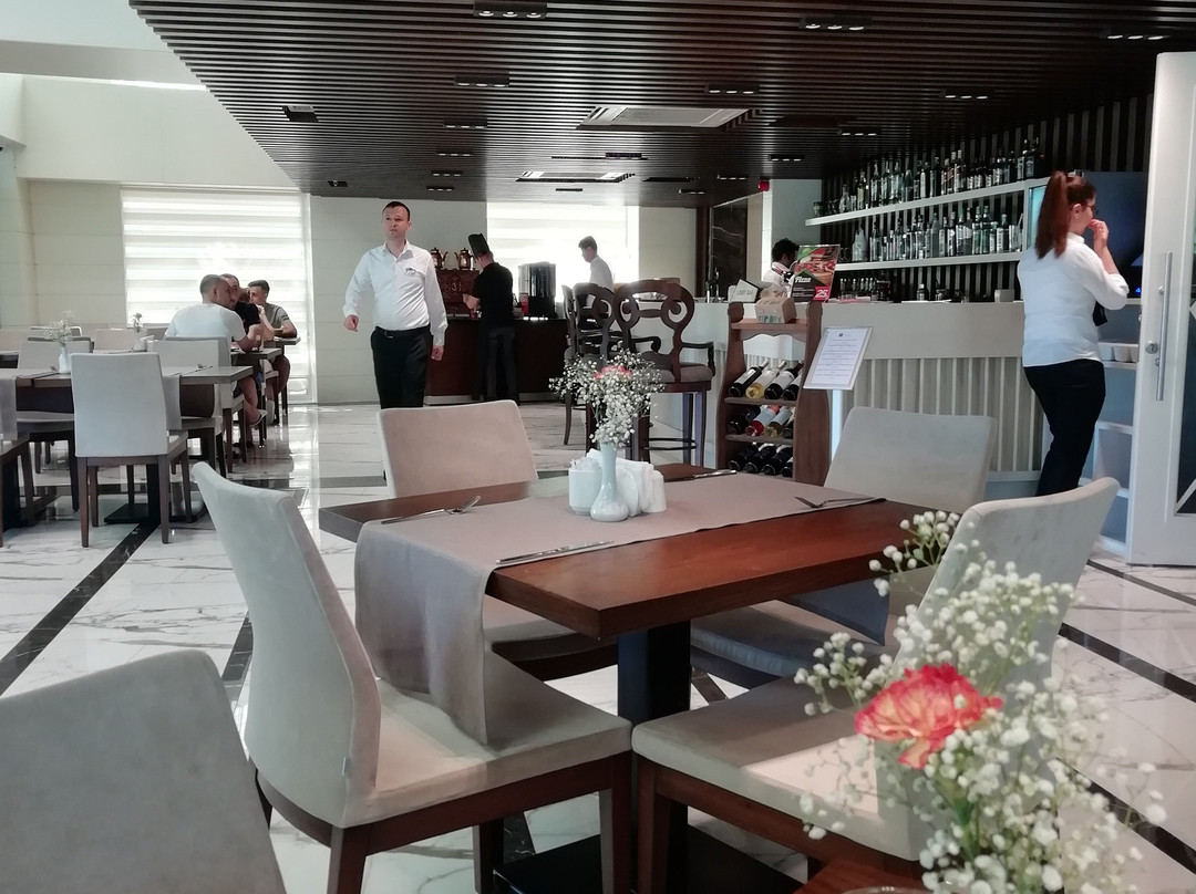 B Business Hotel & Spa主图