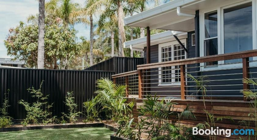 Nelson Palms Motel主图