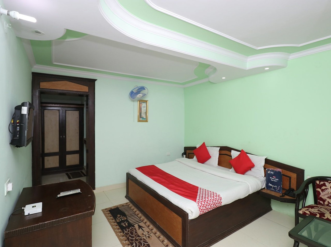 OYO 27612 Maitri Holiday Home