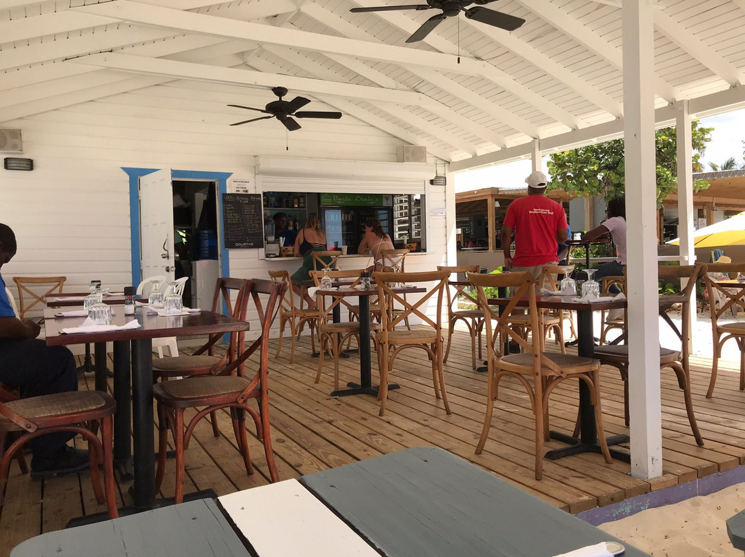The Vibe @ Uncle Ernie's-Shoal Bay Village必去景点