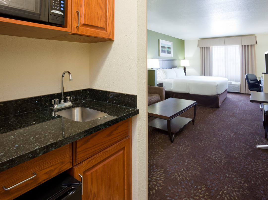 Holiday Inn Express & Suites Aberdeen By IHG主图