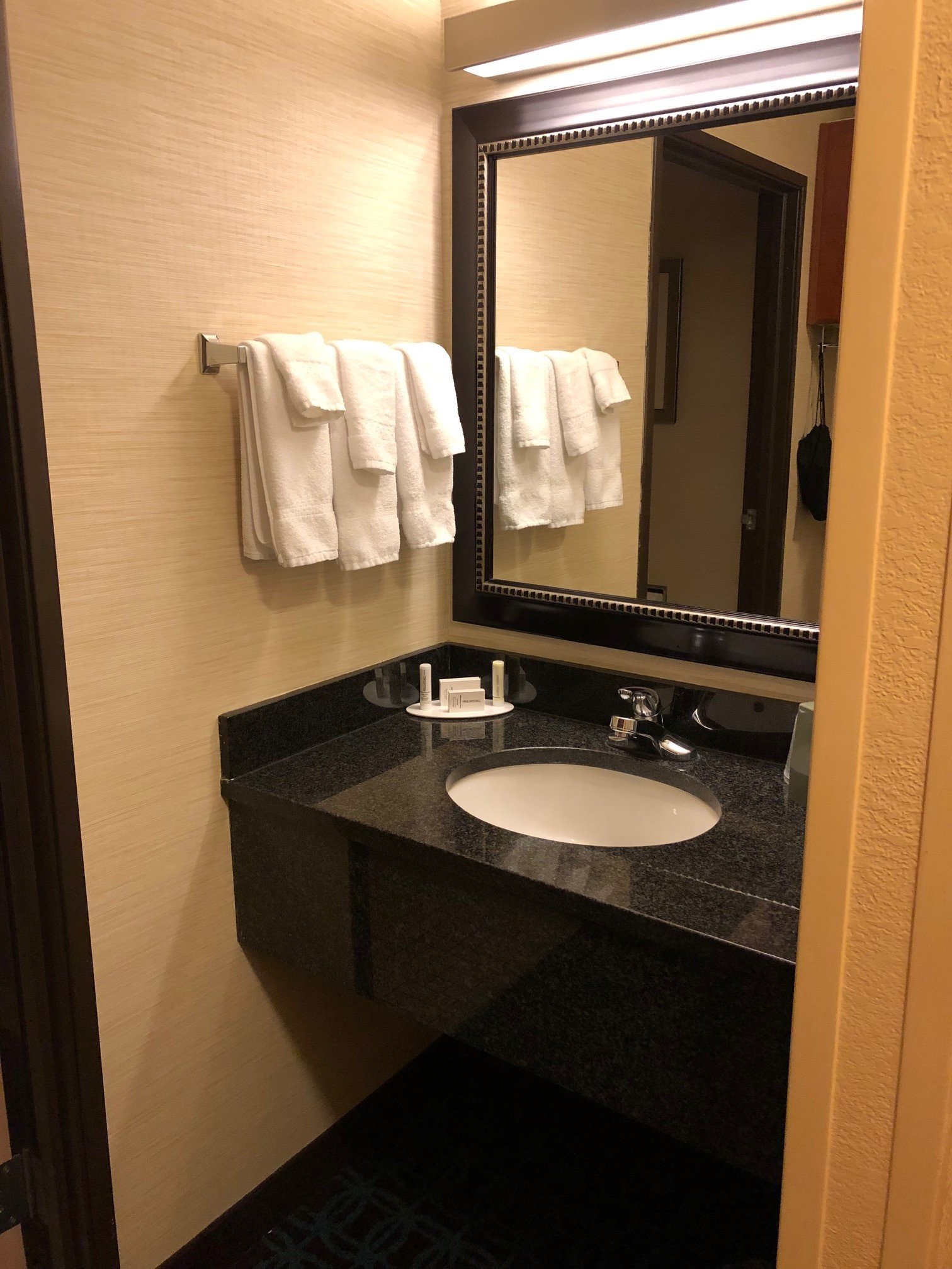 Comfort Inn & Suites Olathe - Kansas City-浴室