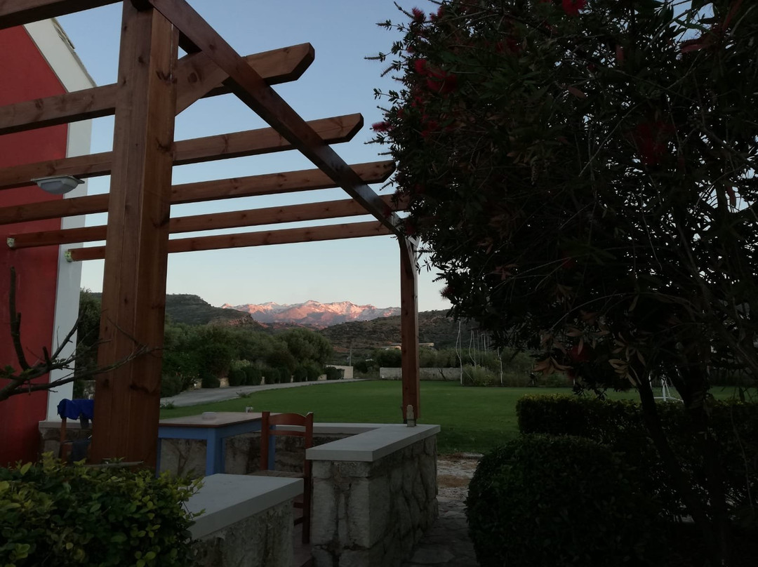 Athousakis Village主图