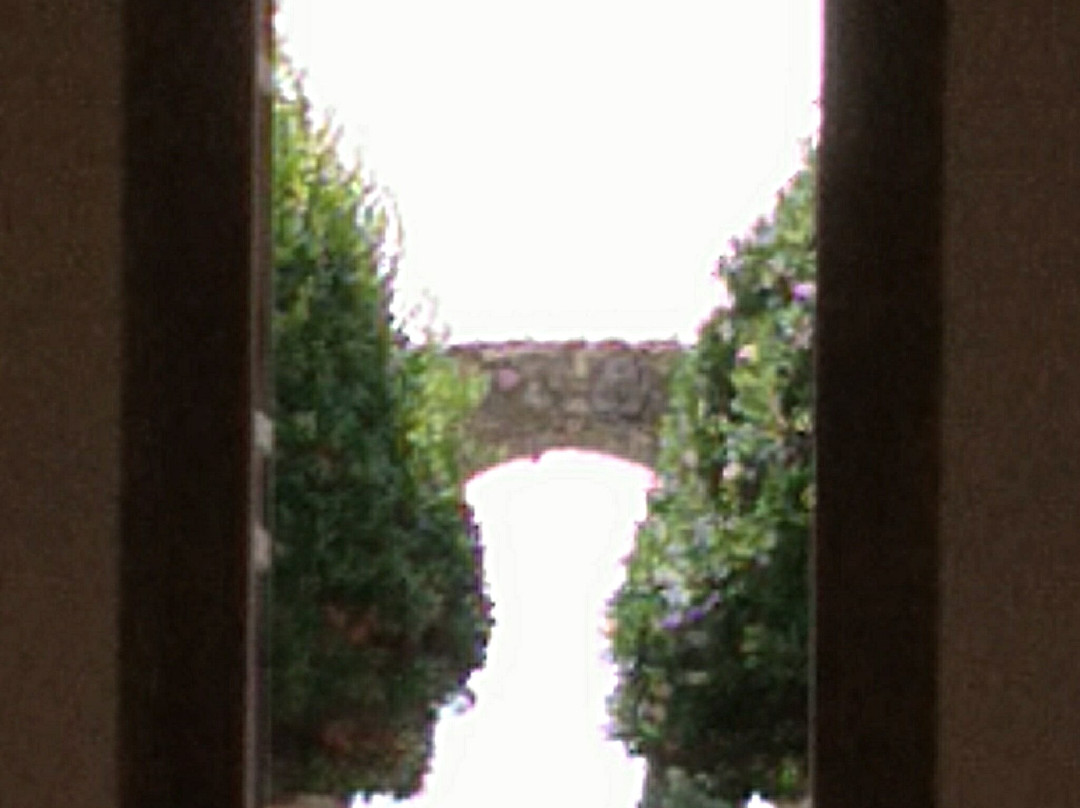 帕拉索皮克洛蜜妮酒店-皮恩扎必去景点