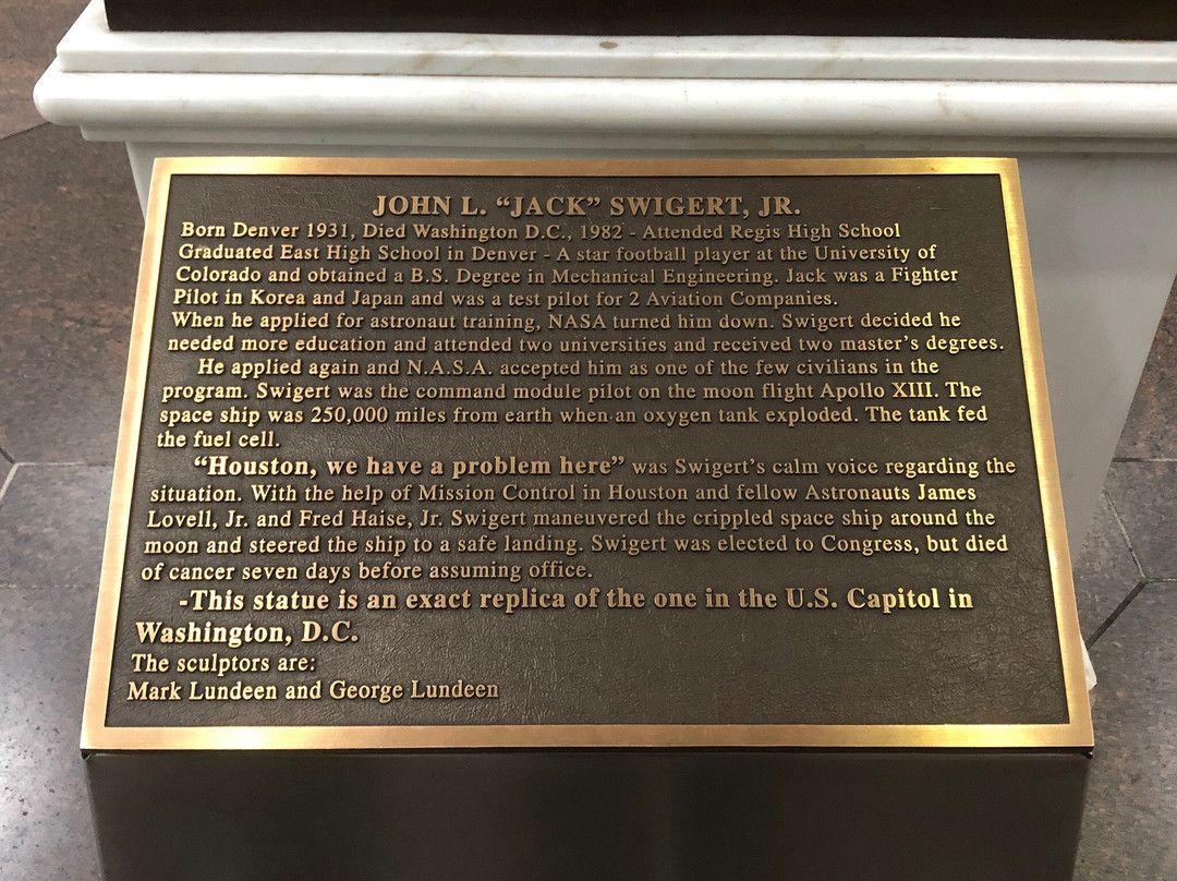 John Swigert memorial statue-丹佛必去景点