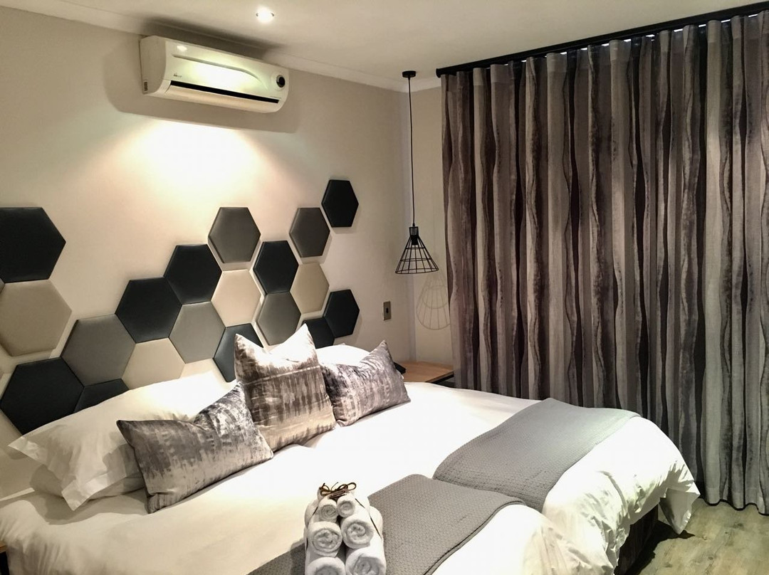 Feathers Lodge Boutique Hotel