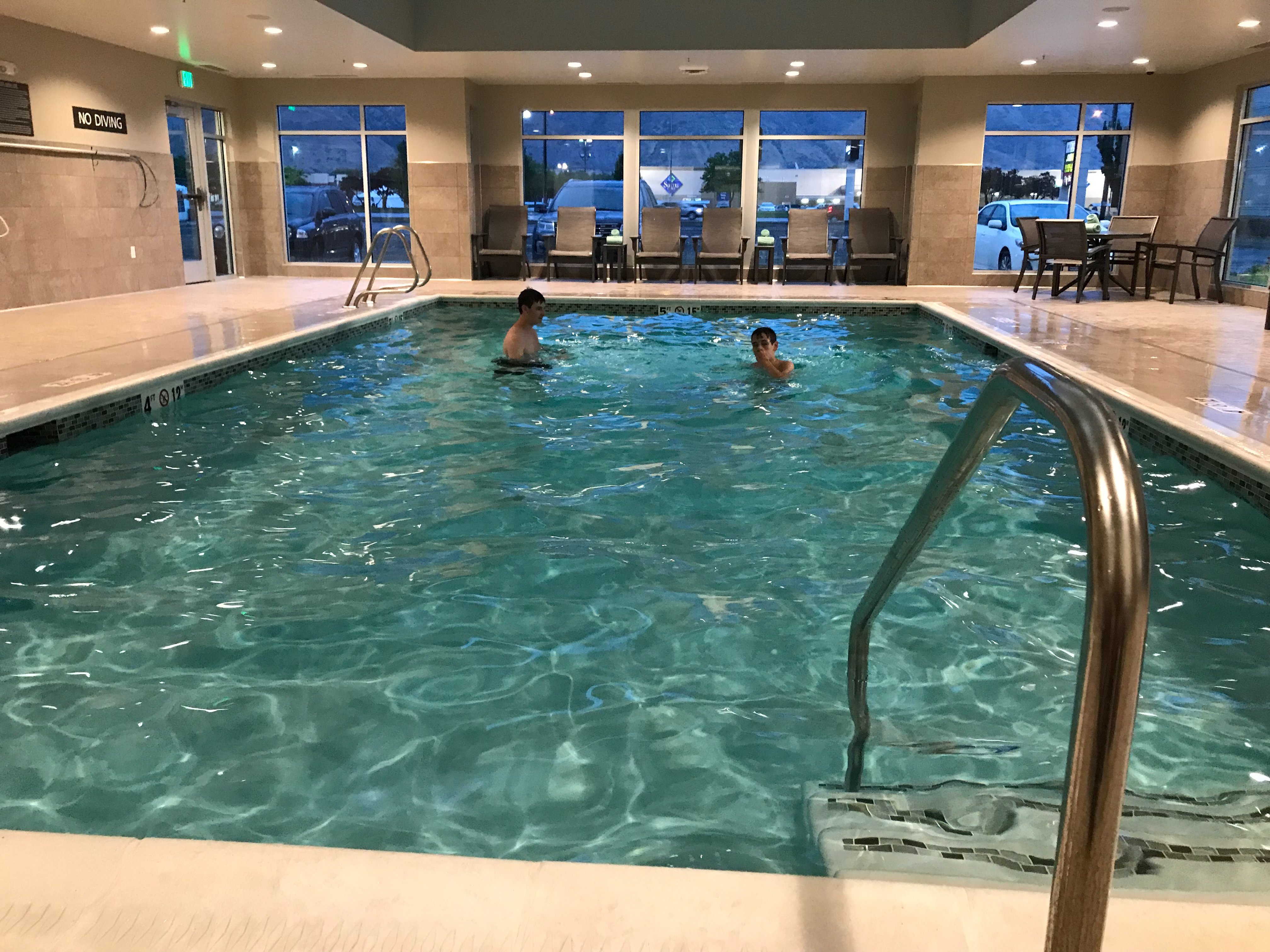 Residence Inn Provo South University-泳池