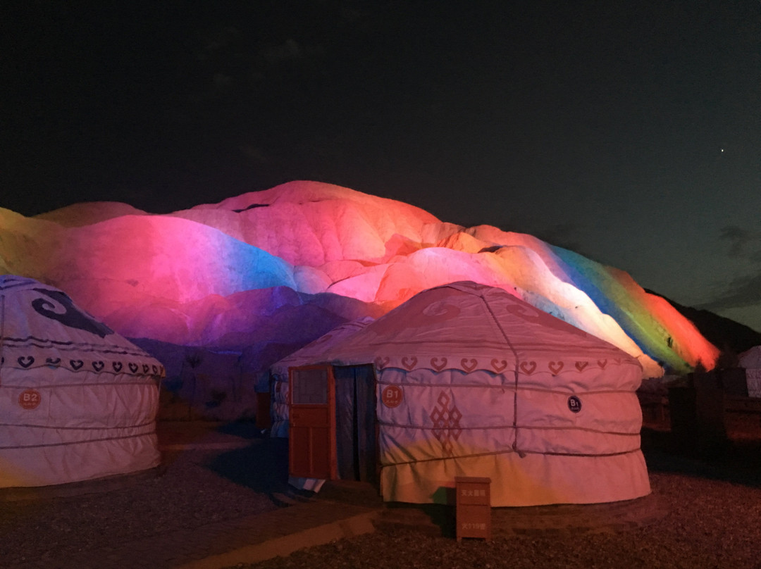 靠山大营休闲山庄主图